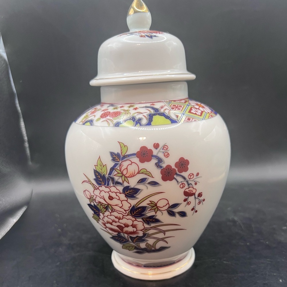 Vintage Japan ginger jar